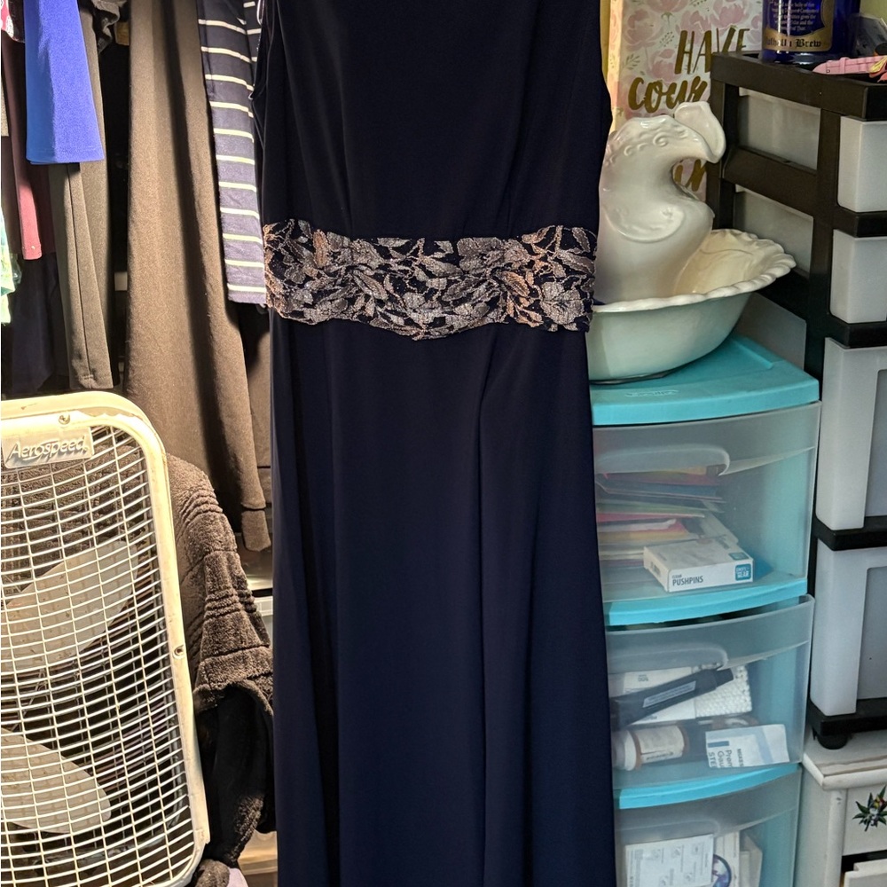 Elegant Navy Blue Lace Evening Dress